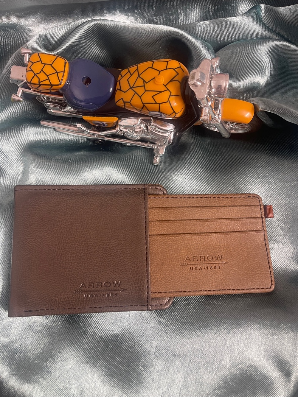 Arrow Two-Tone Brown Leather Card Holder